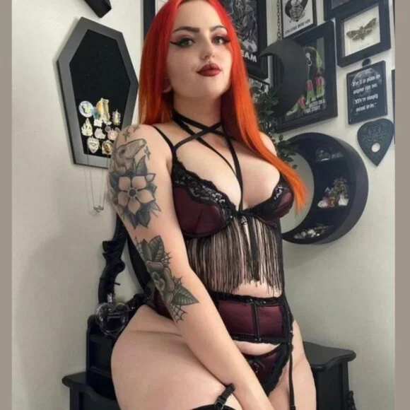 Killstar ✦ She's Poison Bra & Garter Set ✦ Blood Red Gothic Lace Strappy S NWT - Picture 10 of 11